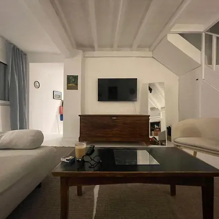 Apartment Leemore's