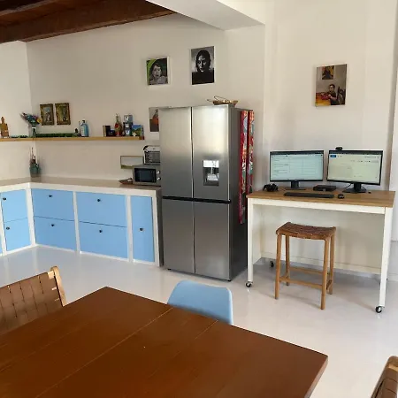 Apartment Leemore's